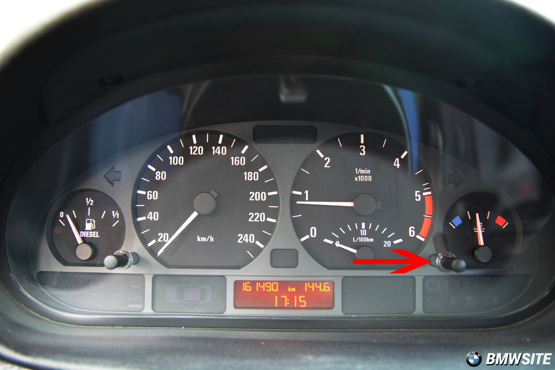 [DIY] How To Set the Clock Time on E46 BMW 3 Series (1)